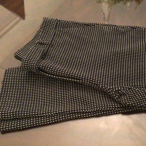 Like New!  Very Cute WHBM Black and White Ankle pants